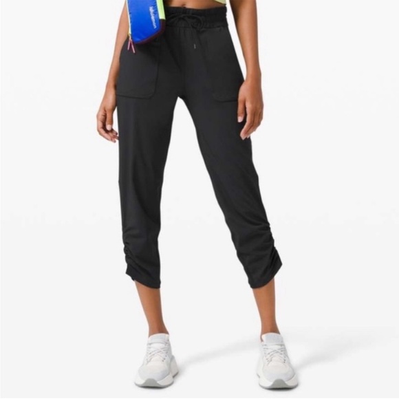 Lululemon • beyond the studio crop jogger black sz 2 - Picture 5 of 11